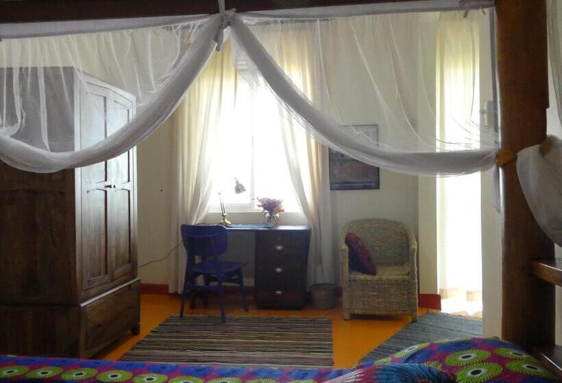 اتاق استاندارد با چشم‌انداز دریاچه, Pineapple Guest House Entebbe