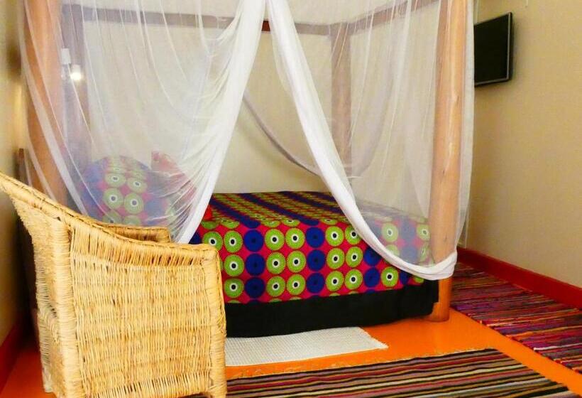 اتاق استاندارد با چشم‌انداز دریاچه, Pineapple Guest House Entebbe