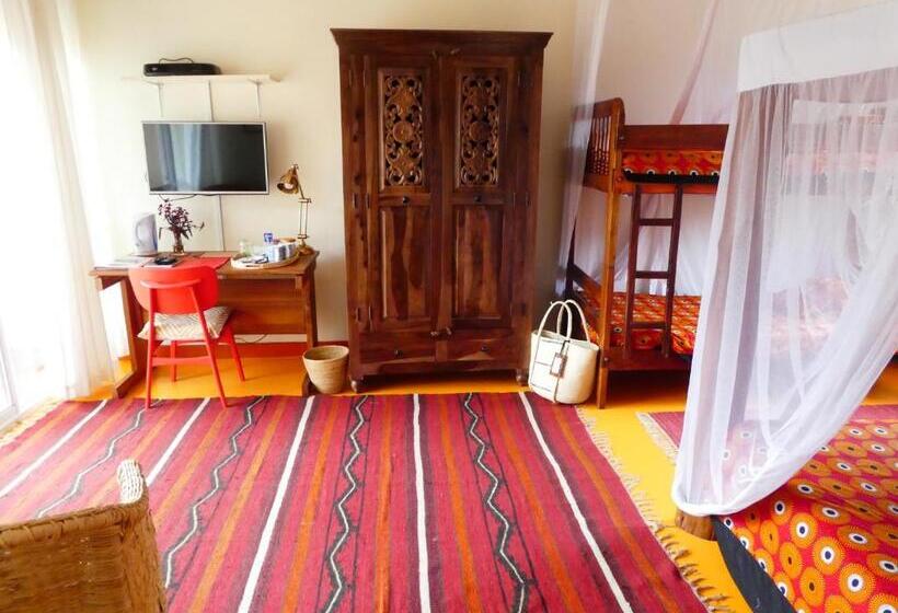 اتاق خانوادگی, Pineapple Guest House Entebbe