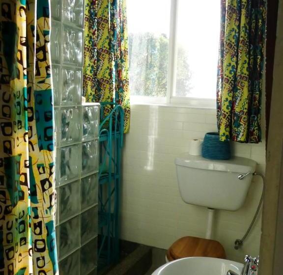 اتاق استاندارد با چشم‌انداز باغ, Pineapple Guest House Entebbe
