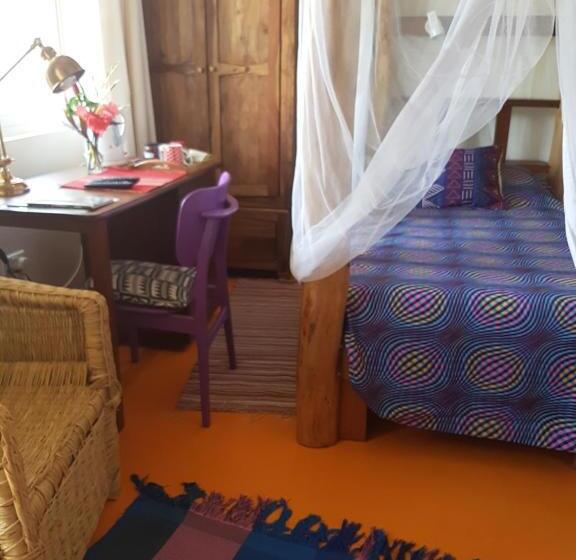 اتاق استاندارد یک تخته با بالکن, Pineapple Guest House Entebbe