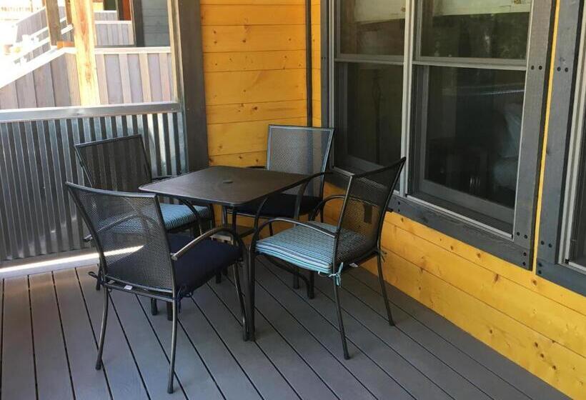 标准平房, Moab Springs Ranch