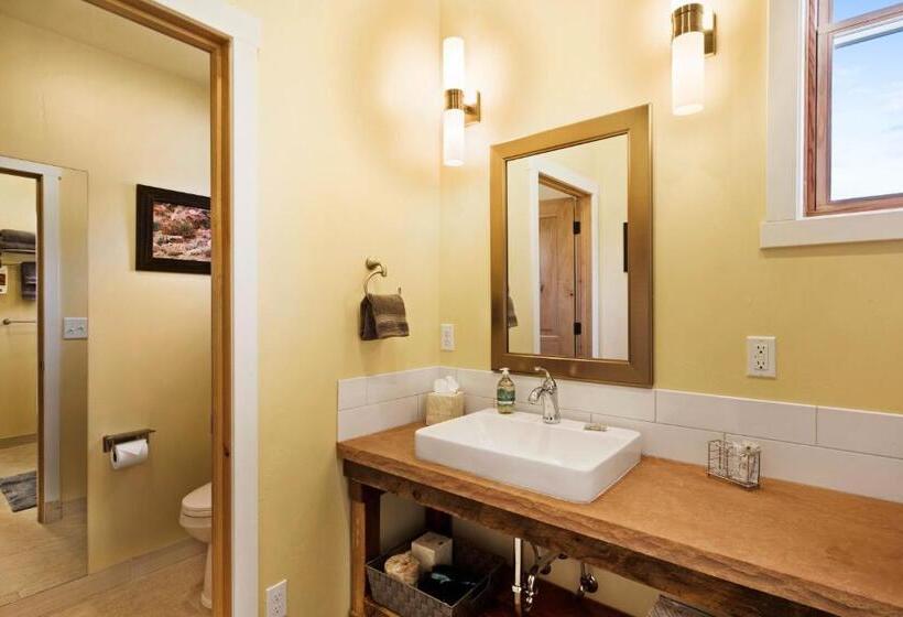 标准平房, Moab Springs Ranch