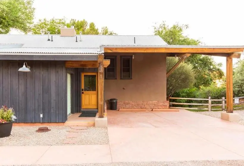 Talo 2 Makuuhuonetta, Moab Springs Ranch
