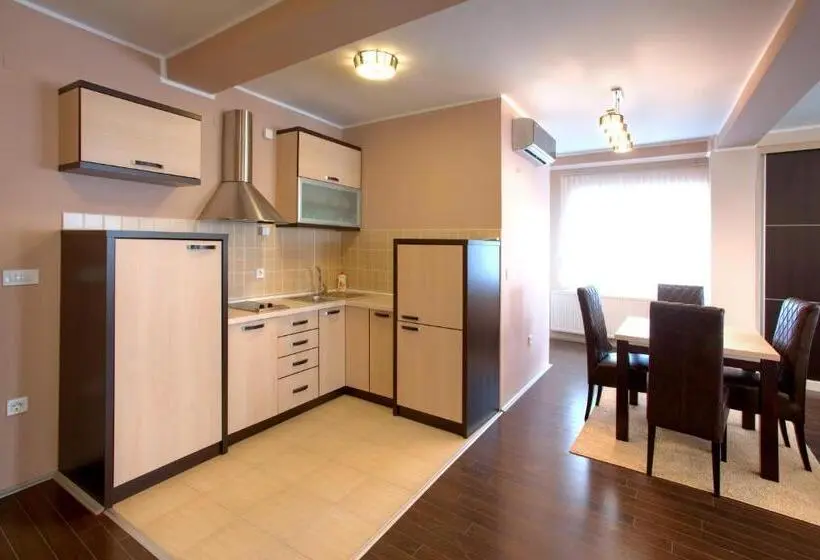 اتاق لوکس سه تخته, Guesthouse Vitez