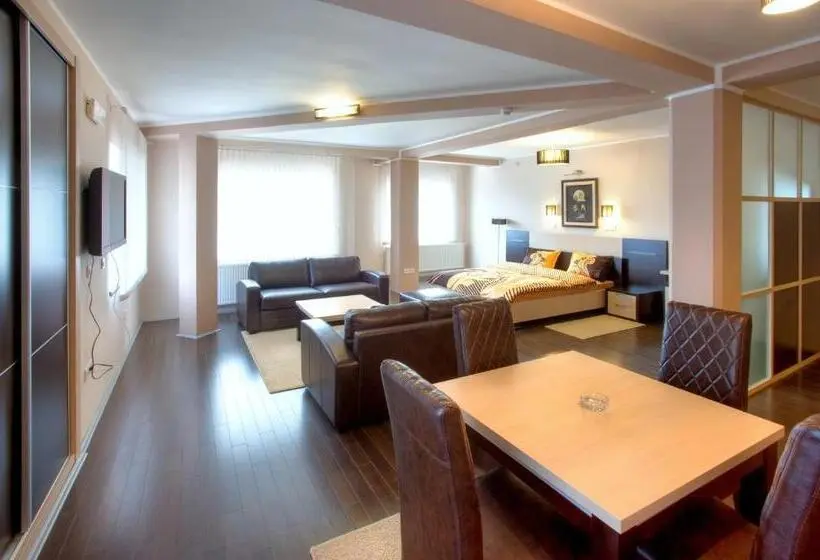 اتاق لوکس سه تخته, Guesthouse Vitez