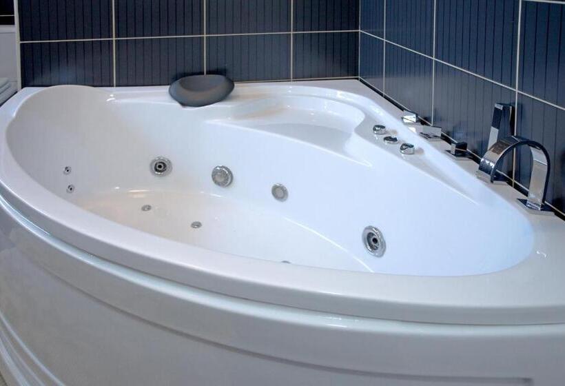 اتاق لوکس سه تخته, Guesthouse Vitez