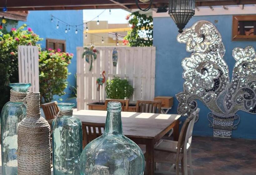 استودیوی استاندارد, Sandcastle Beach Apartments