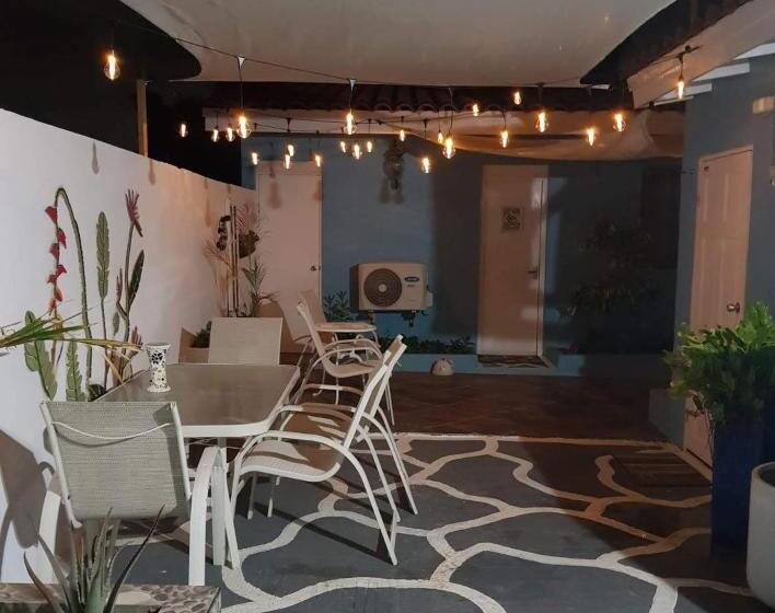 استودیوی استاندارد, Sandcastle Beach Apartments