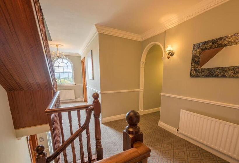 غرفة قياسية مطلّة علي البحر, Westport Heights