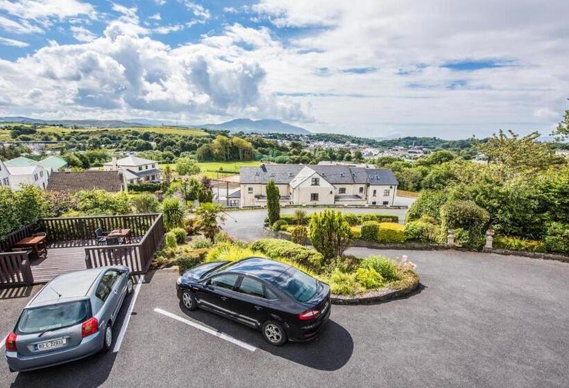 شقة غرفتين, Westport Heights