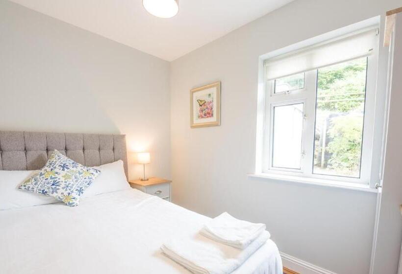 شقة غرفتين, Westport Heights