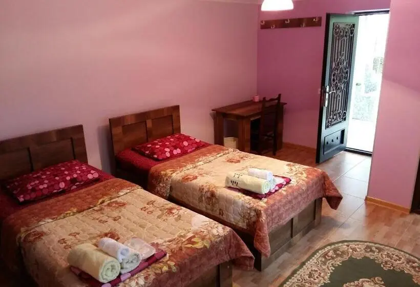 اتاق استاندارد با چشم‌انداز باغ, Guest House Panda