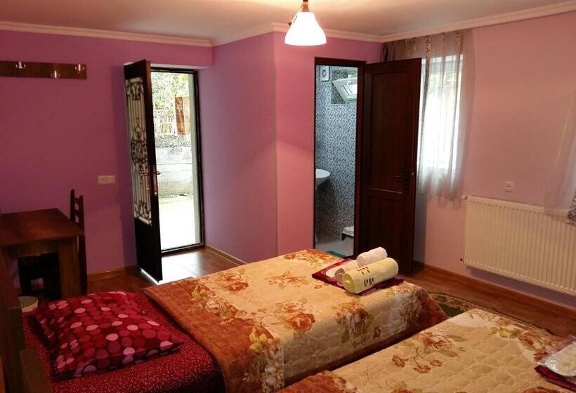 اتاق استاندارد با چشمانداز باغ, Guest House Panda