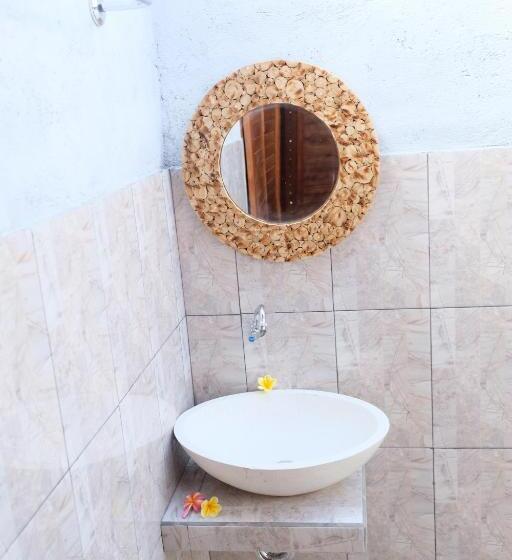 غرفة إقتصادية, 221 House Ceningan