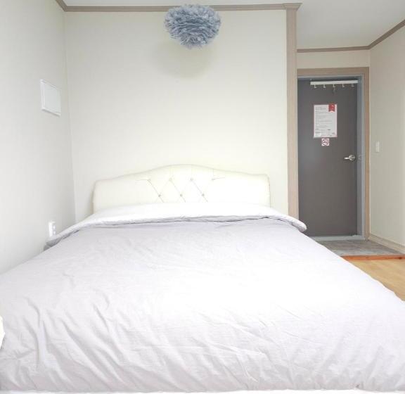 غرفة قياسية, Canada Sunset Village