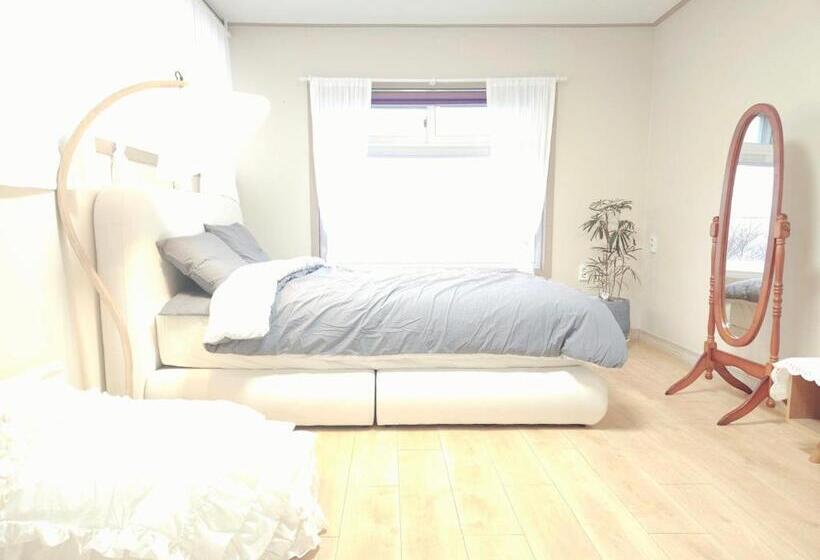 اتاق لوکس, Canada Sunset Village
