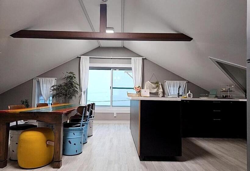 جناح ديلوكس, Canada Sunset Village