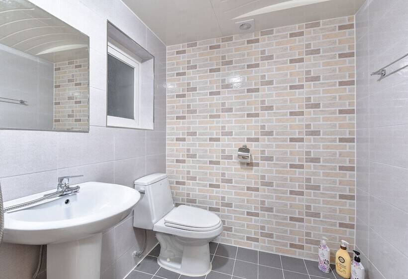 غرفة قياسية, Canada Sunset Village