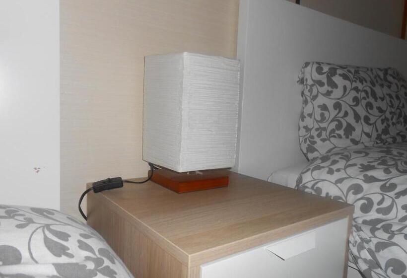 Семейный Номер, Share House On The Hill