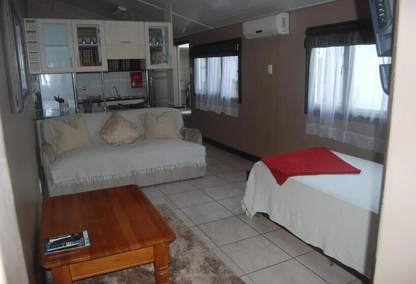 סוויטה משפחתית, De Charmoy Riverside