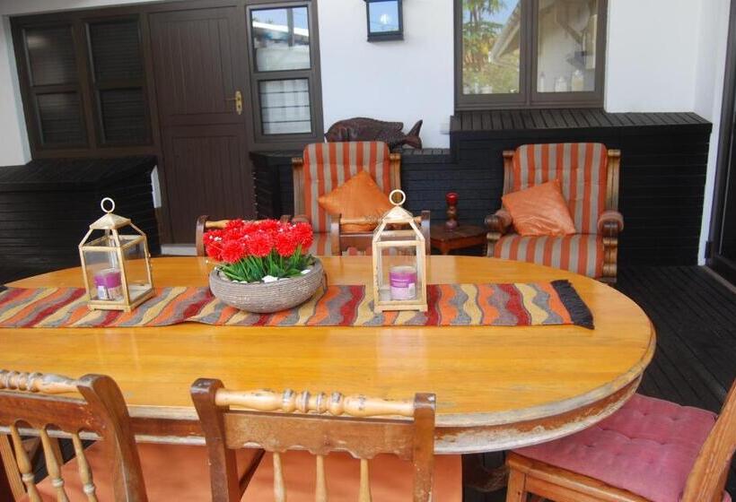 סוויטה משפחתית, De Charmoy Riverside