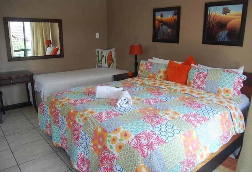 חדר משפחתי, De Charmoy Riverside