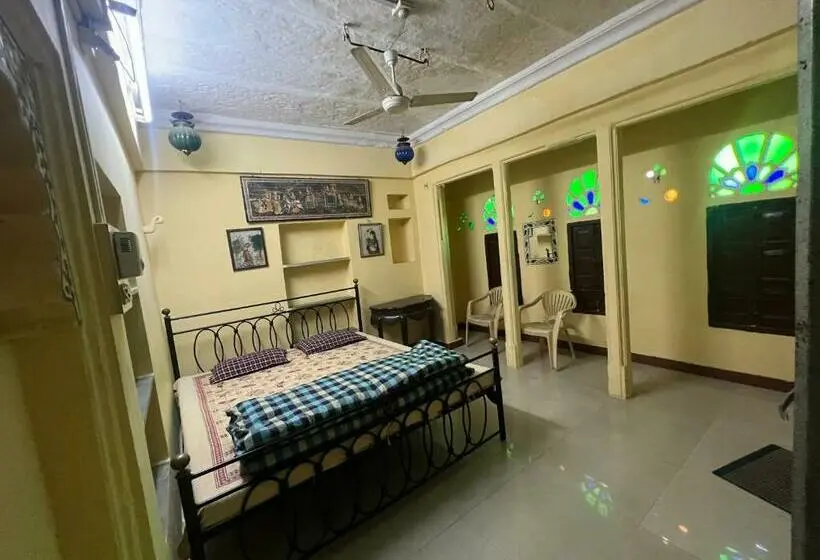 スタンダードルーム, Nukkad Guest House
