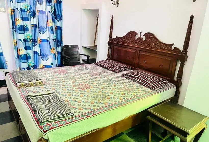 デラックストリプルルーム, Nukkad Guest House