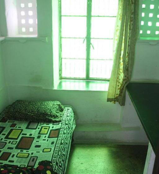 اتاق عادی یک تخته, Nukkad Guest House