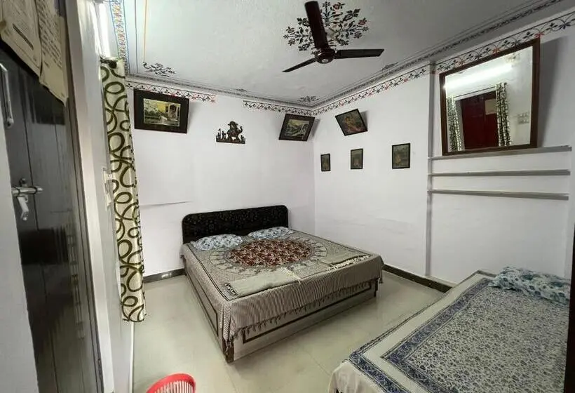 ベーシックトリプルルーム, Nukkad Guest House