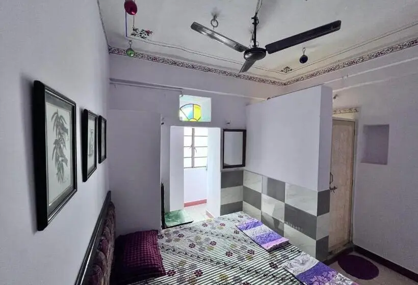 エコノミールーム, Nukkad Guest House