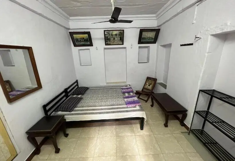 エコノミールーム, Nukkad Guest House