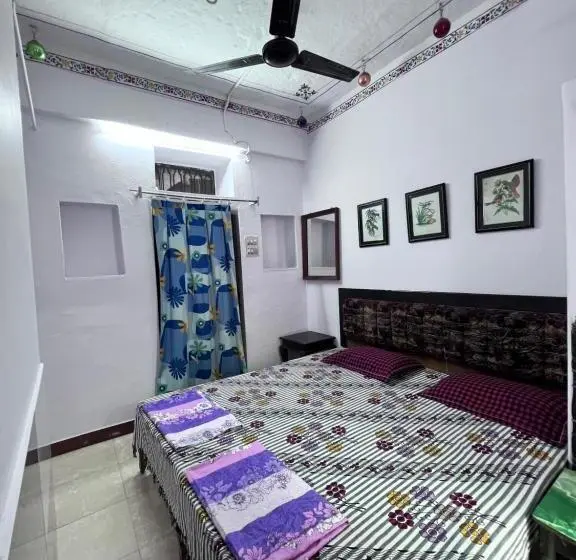エコノミールーム, Nukkad Guest House