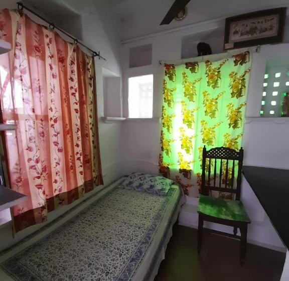اتاق عادی یک تخته, Nukkad Guest House