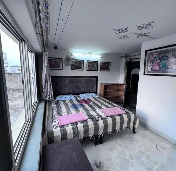 レイクビュースタンダードルーム, Nukkad Guest House