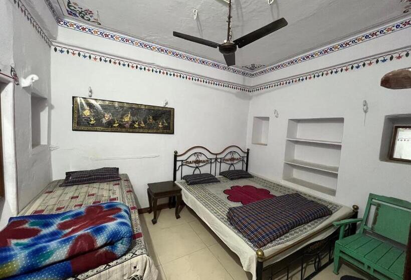 Quarto Triplo Economy, Nukkad Guest House