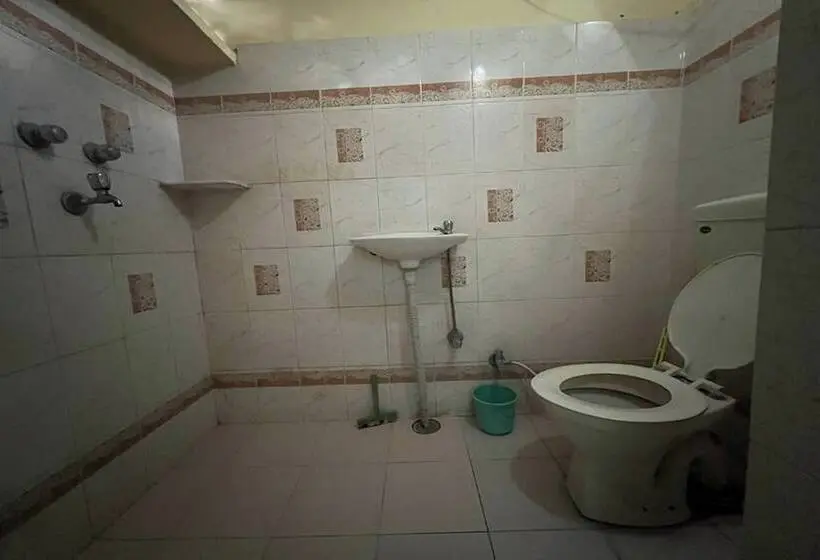 デラックストリプルルーム, Nukkad Guest House