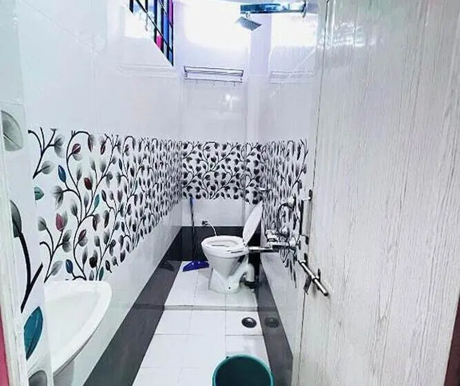 デラックストリプルルーム, Nukkad Guest House