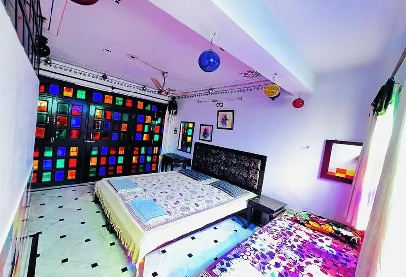 デラックストリプルルーム, Nukkad Guest House
