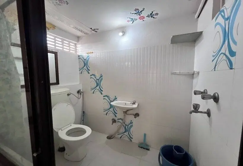 ファミリールーム, Nukkad Guest House