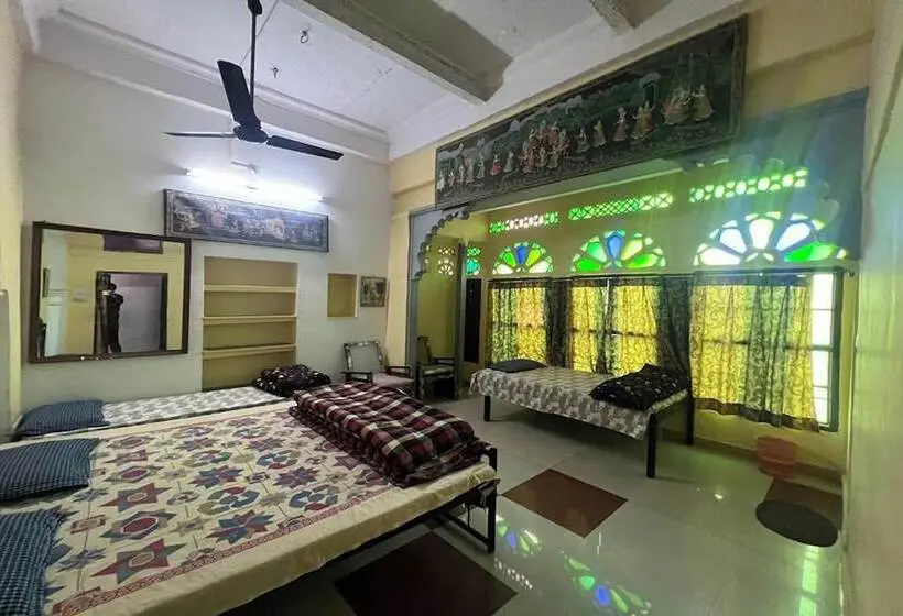 ファミリールーム, Nukkad Guest House