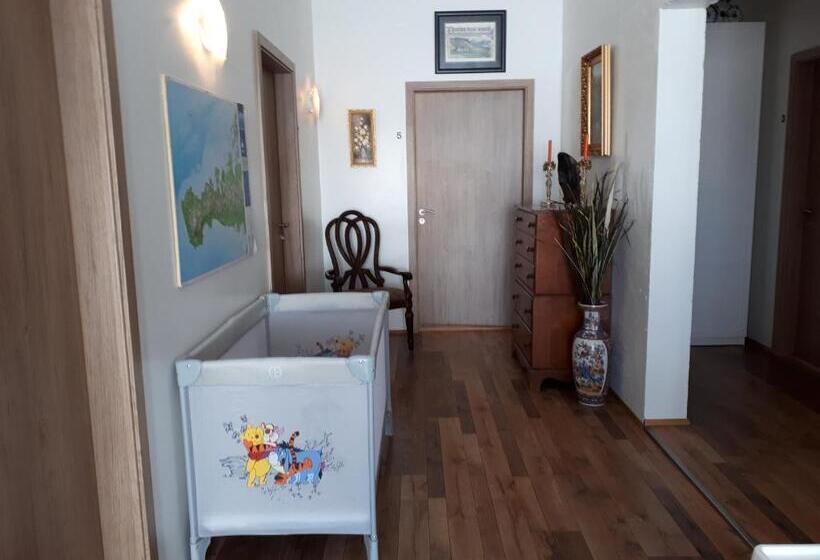 اتاق لوکس چهار تخته, Bikers Paradise