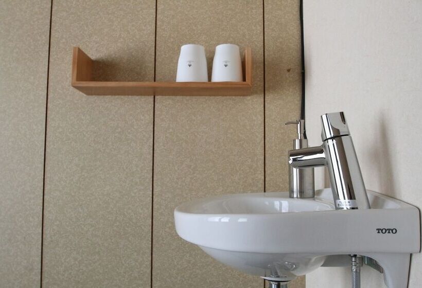 이코노미 룸, Haruya Naramachi