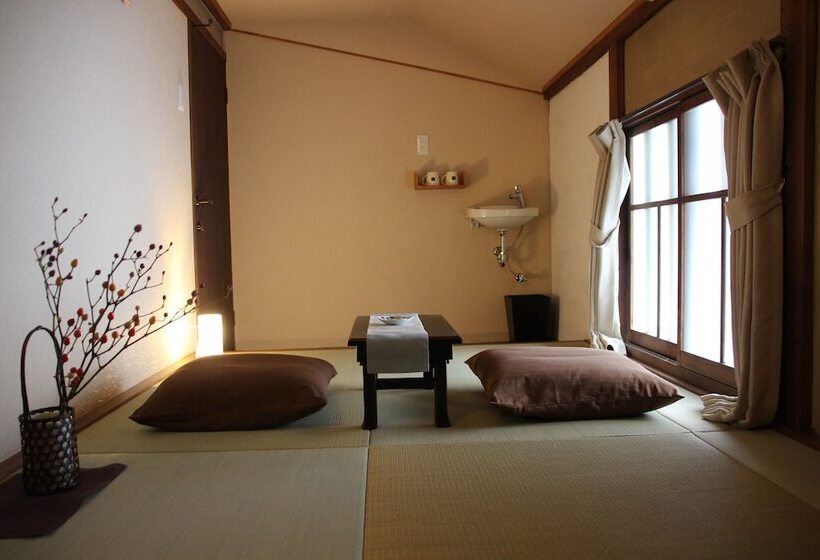 이코노미 룸, Haruya Naramachi