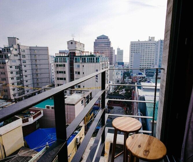 اتاق استاندارد با بالکن, Morning Dew Guesthouse