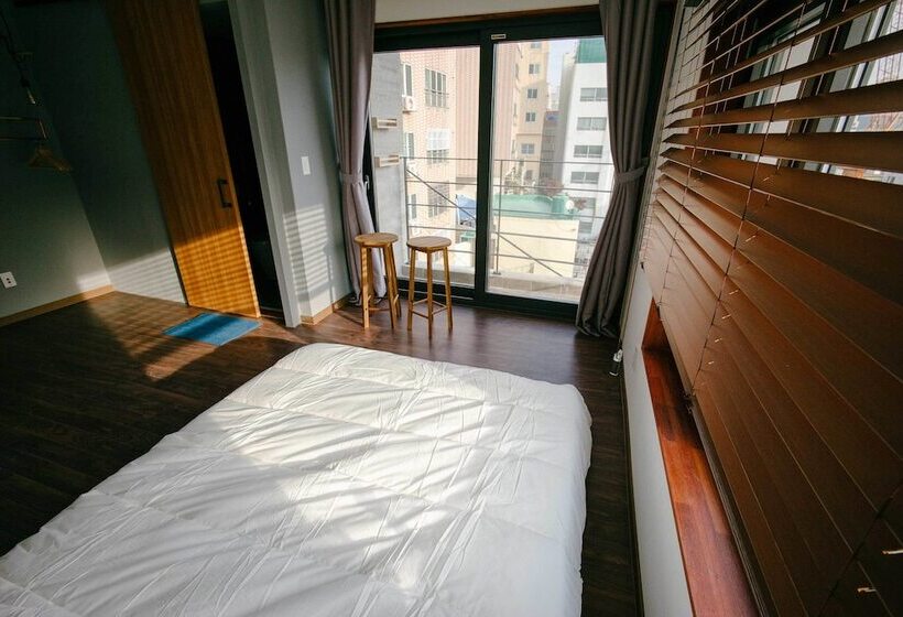 اتاق استاندارد با بالکن, Morning Dew Guesthouse