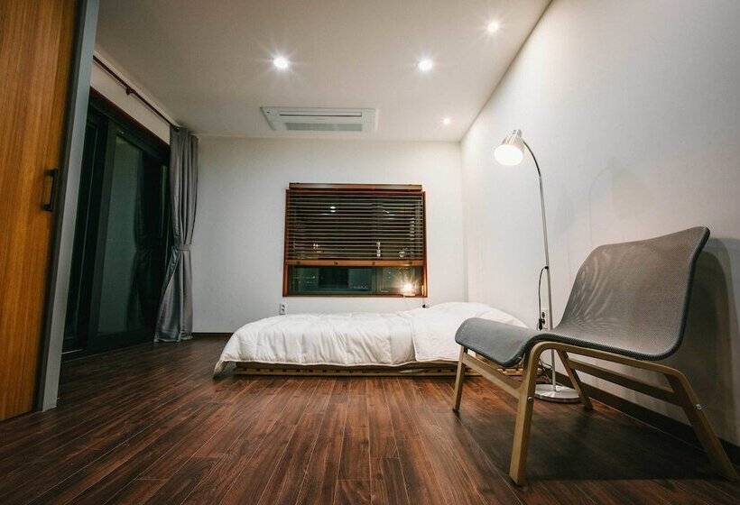 اتاق استاندارد با بالکن, Morning Dew Guesthouse