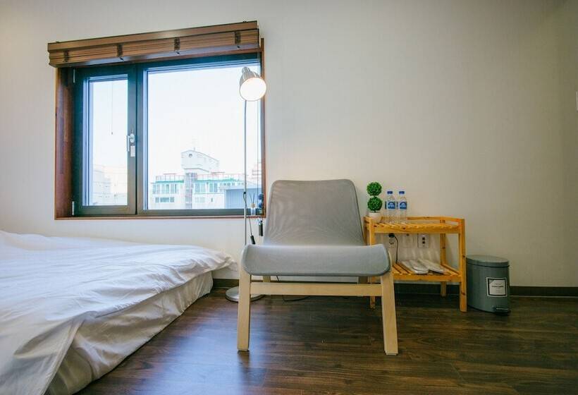 اتاق استاندارد سه نفره, Morning Dew Guesthouse