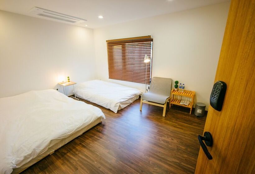 اتاق استاندارد سه نفره, Morning Dew Guesthouse